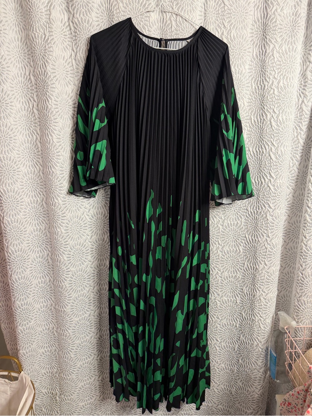 Black and Green Pleated Women’s Dress